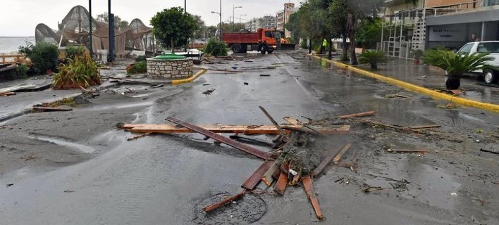 Σε κατάσταση έκτακτης ανάγκης δήμοι της Στερεάς Ελλάδος -Εκκένωση των παράκτιων περιοχών του Ωρωπού